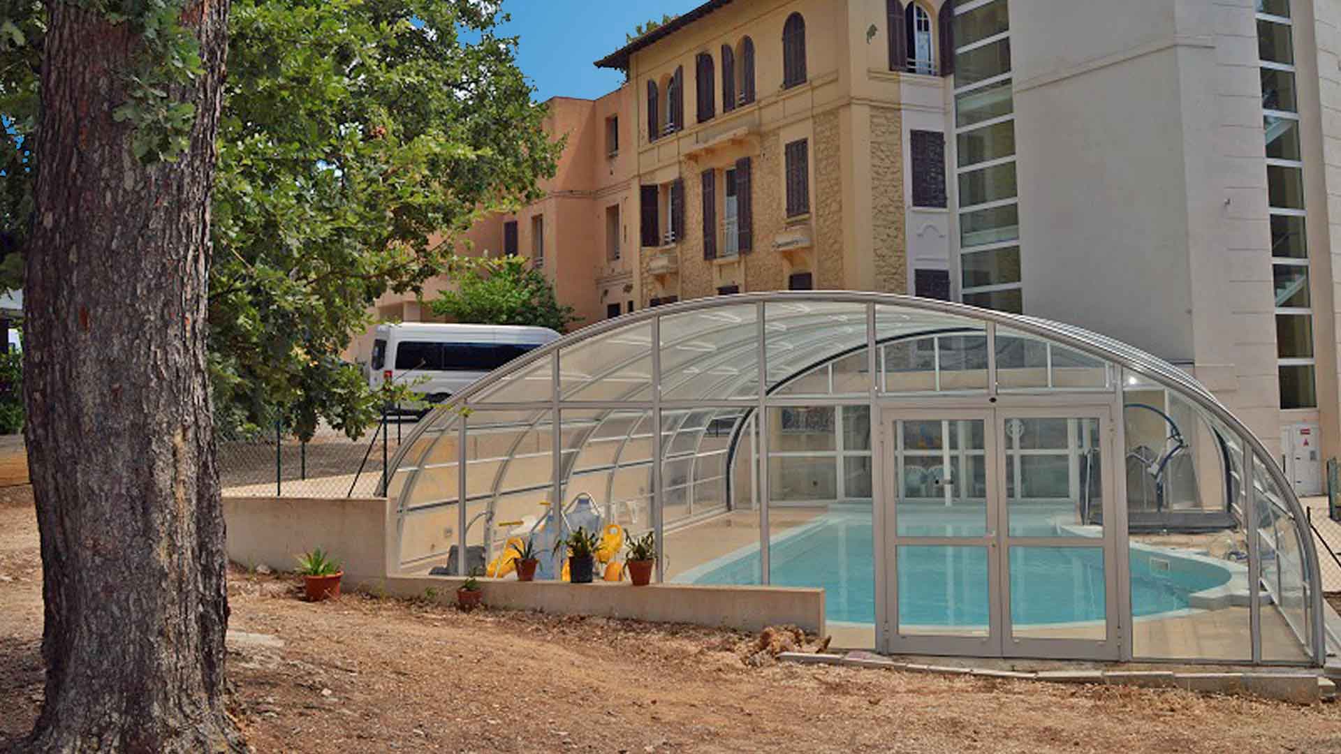 Villa de Costebelle et sa piscine pour des séjours adaptés à Hyères-les-Palmiers avec Anaé