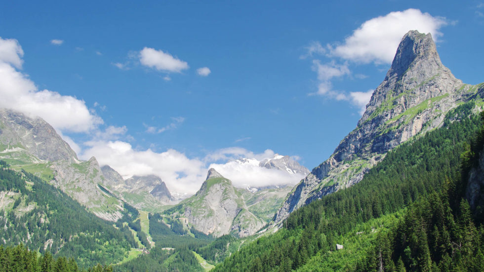 Vacances à la montagne à Pralognan en Savoie. Vue sur la Grande Casse, point culminant du massif de la Vanoise à Pralognan
