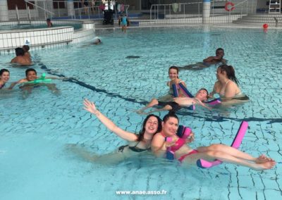 Séjour adapté jeune handicap moteur et mental à Jambville près de Paris. Baignade à la piscine accessible de Cergy.