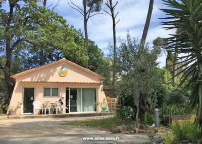 Centre de vacances Anaé à Hyères dans le Var. Espace accueil.