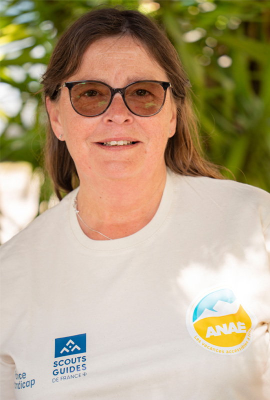 Photo de Véronique Winiewski, responsable de séjours adaptés chez Anaé Vacances