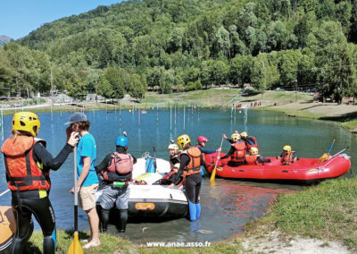 Excursion en canoe kayak sur un lac en Savoie avec l'association Anaé Vacances