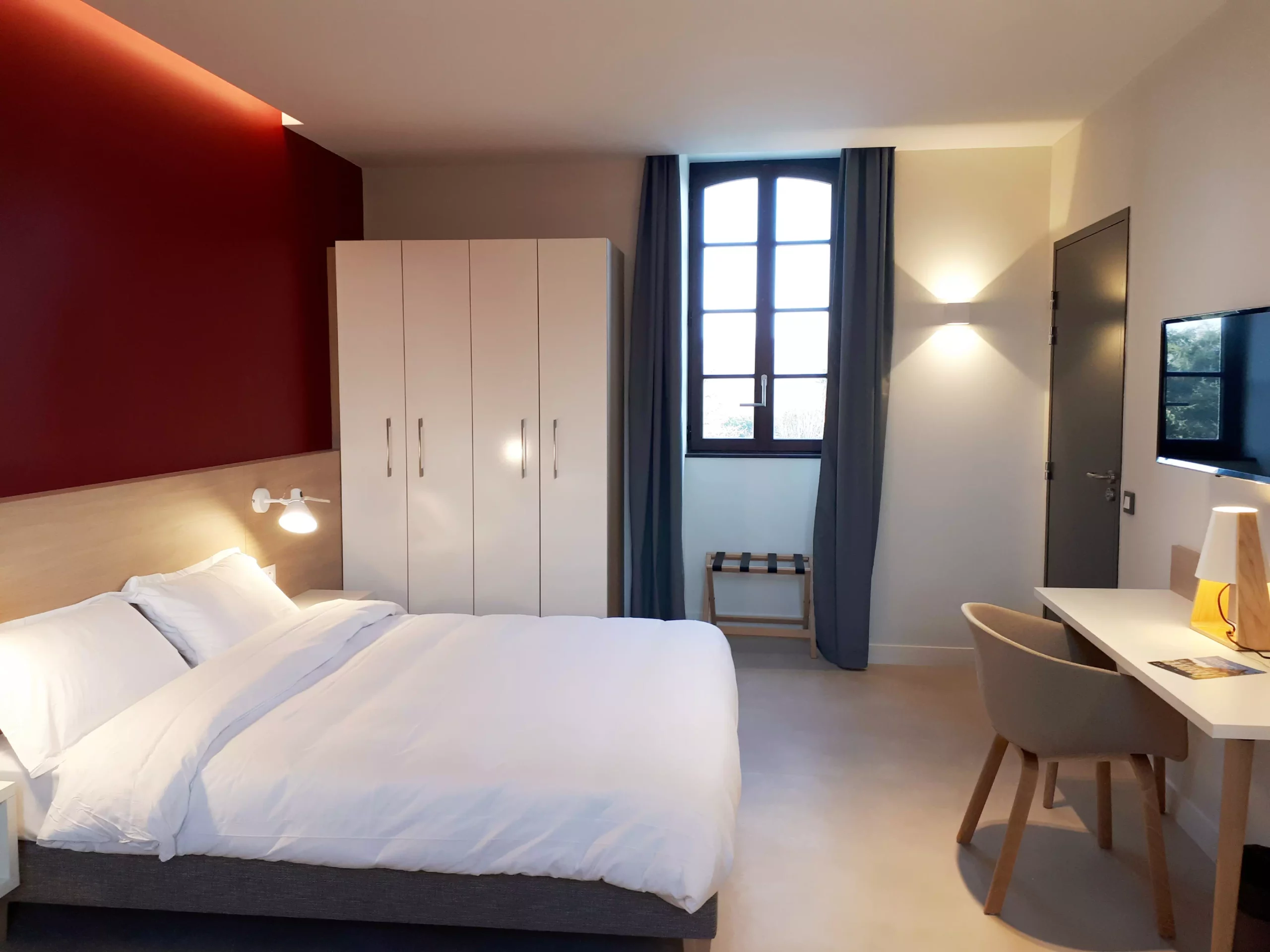 Chambre lit double au château de la Porte Neuve à Riec-sur-Bélon dans le Finistère en Bretagne