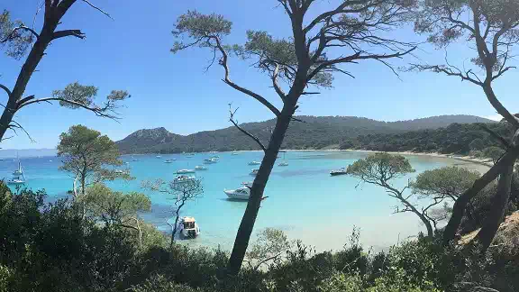 sejour-mer-var-hyeres-porquerolles-plage Vue sur la mer proche de la villa Costebelle de l'Anaé à Hyères
